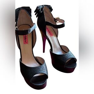 Betsy Johnson Alexxa black glitter peep toe ankle strap heels  size 10